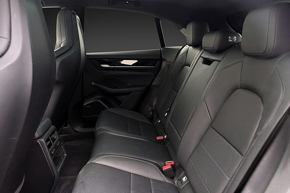 Porsche Macan 26 of 28