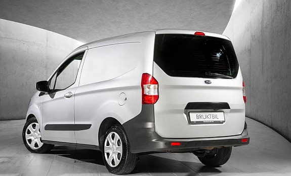 Ford Transit Courier 2 of 16