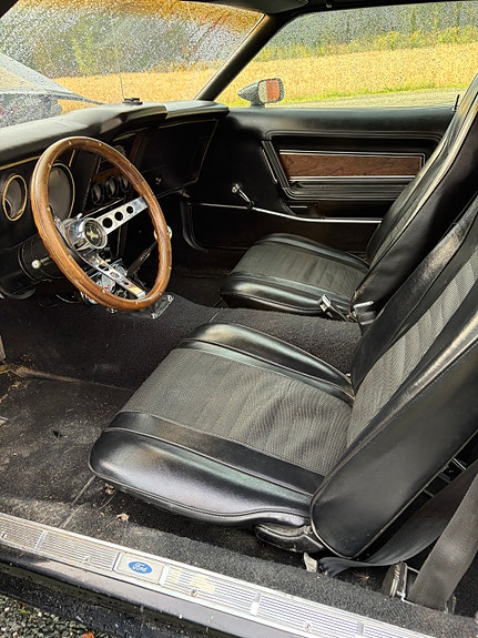 Ford Mustang 8 of 11