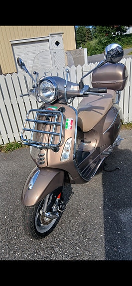 Vespa Primavera 50 3 of 15