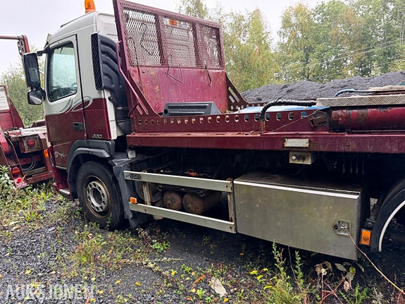 Volvo FM330 5 of 30