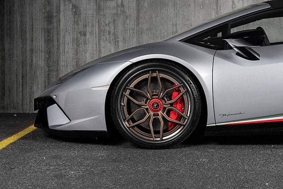 Lamborghini Huracan Spyder 18 of 30