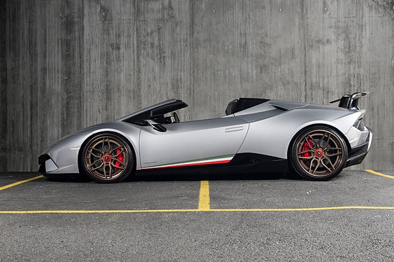 Lamborghini Huracan Spyder 4 of 30