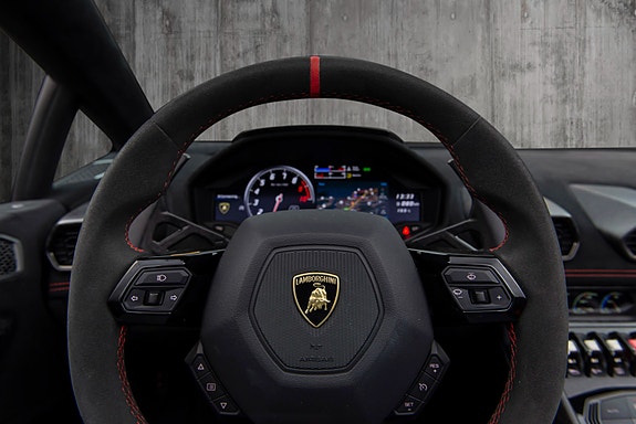 Lamborghini Huracan Spyder 25 of 30
