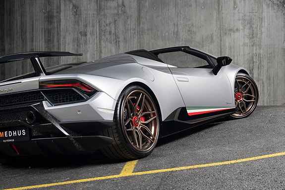 Lamborghini Huracan Spyder 7 of 30