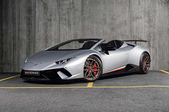 Lamborghini Huracan Spyder 2 of 30