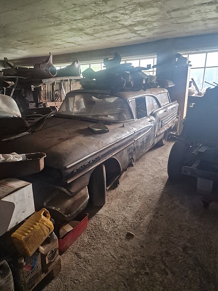 Oldsmobile 88 2 of 7