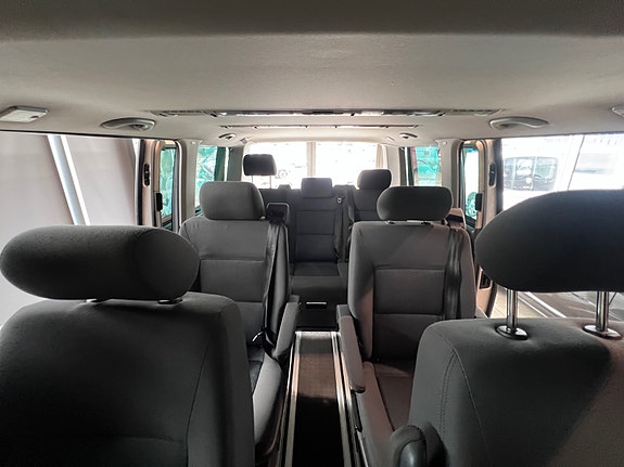 Volkswagen Multivan 22 of 30
