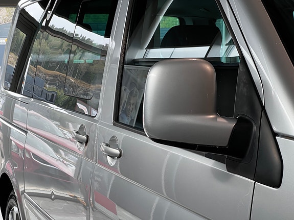 Volkswagen Multivan 8 of 30