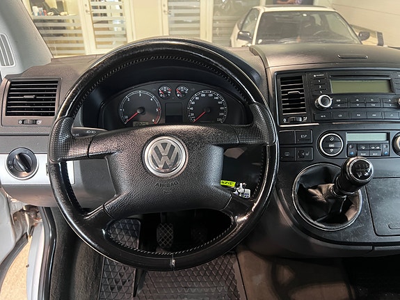 Volkswagen Multivan 25 of 30