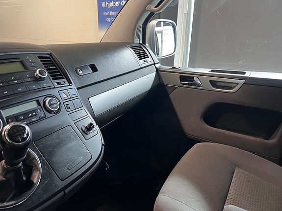 Volkswagen Multivan 30 of 30