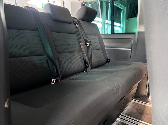 Volkswagen Multivan 17 of 30