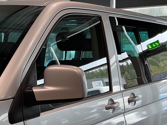 Volkswagen Multivan 7 of 30
