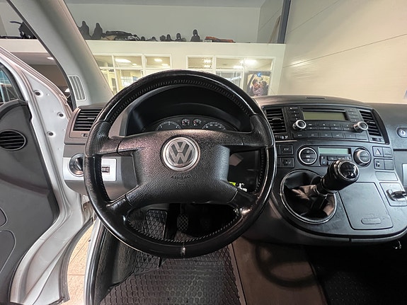 Volkswagen Multivan 26 of 30