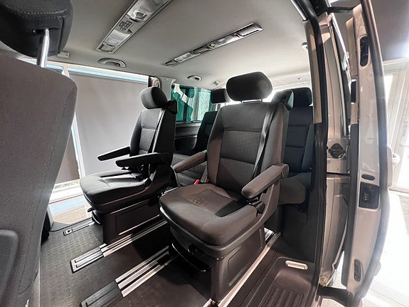 Volkswagen Multivan 27 of 30