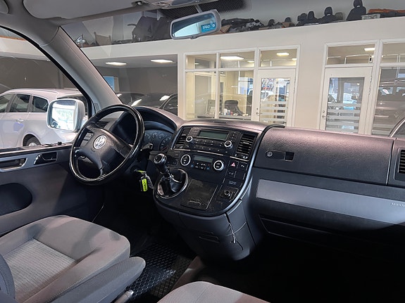 Volkswagen Multivan 18 of 30