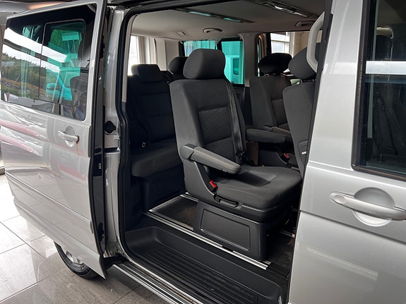 Volkswagen Multivan 16 of 30