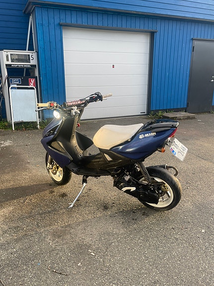 Yamaha 50 Aerox 2 of 8