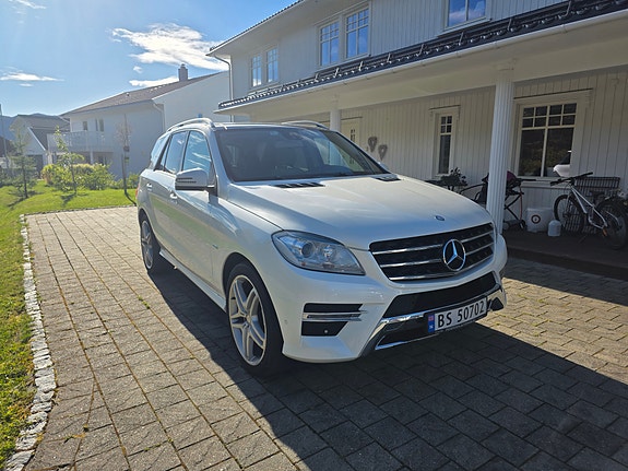 Mercedes-Benz ML350 2 of 29