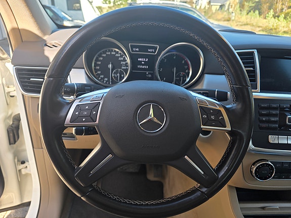 Mercedes-Benz ML350 8 of 29