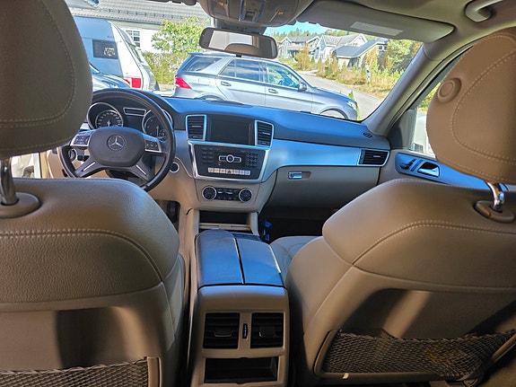 Mercedes-Benz ML350 11 of 29