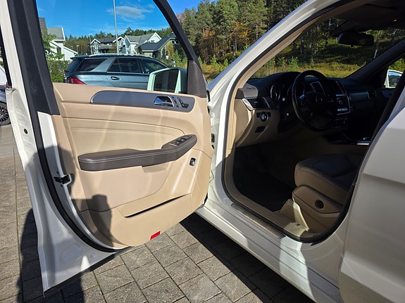 Mercedes-Benz ML350 6 of 29