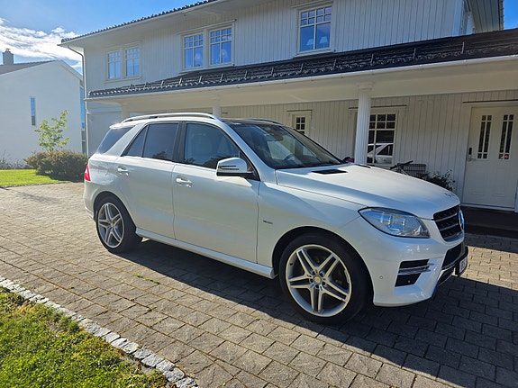 Mercedes-Benz ML350 3 of 29