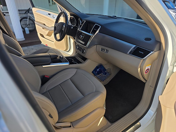 Mercedes-Benz ML350 13 of 29