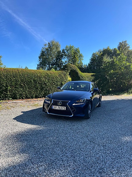 Lexus IS300h 21 of 21