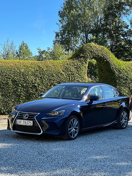 Lexus IS300h 6 of 21