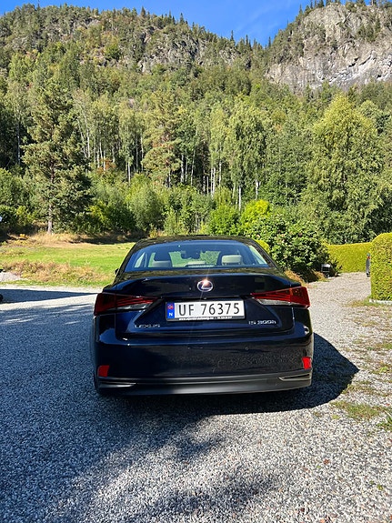 Lexus IS300h 18 of 21