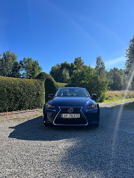Lexus IS300h 5 of 21