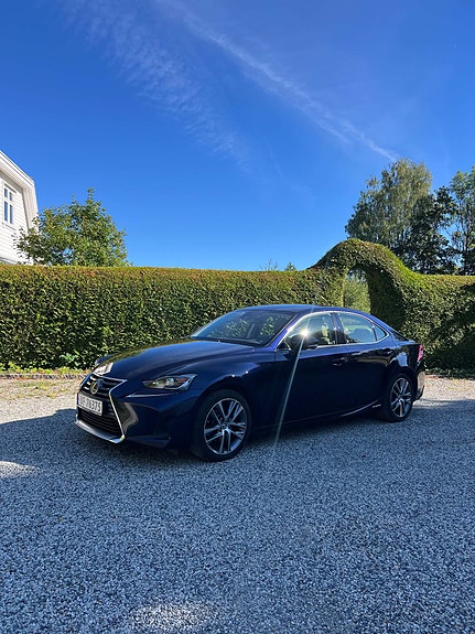 Lexus IS300h 3 of 21