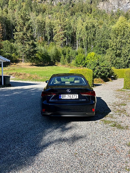 Lexus IS300h 20 of 21