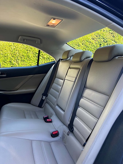 Lexus IS300h 16 of 21