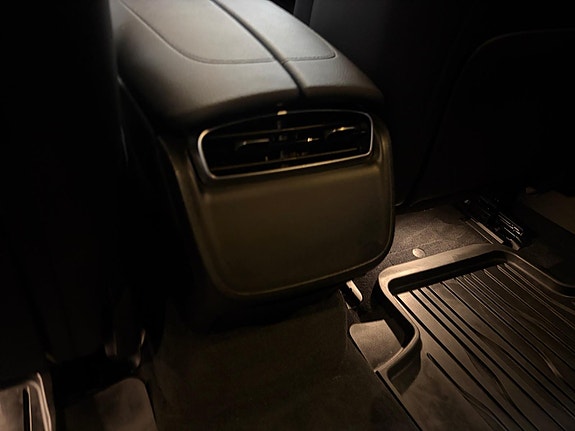 Mercedes-Benz EQE350 26 of 30