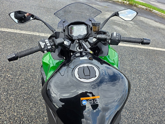 Kawasaki Ninja 1000 SX 7 of 12