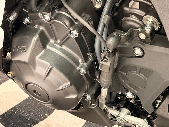 Yamaha R9 70TH EDITION // Med eksos og avslag på sykkelen 7 of 27