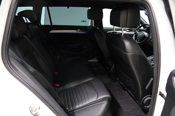 Volkswagen Passat 12 of 14