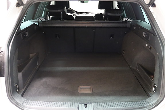 Volkswagen Passat 14 of 14