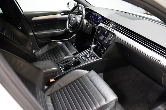 Volkswagen Passat 11 of 14