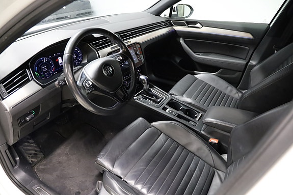Volkswagen Passat 7 of 14