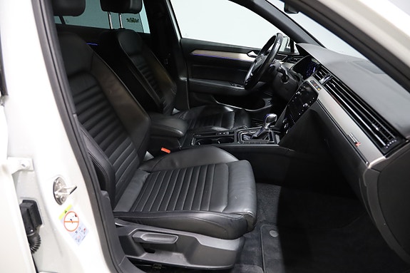Volkswagen Passat 10 of 14