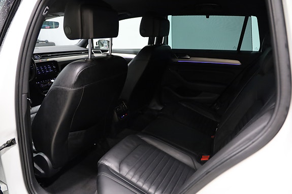 Volkswagen Passat 13 of 14