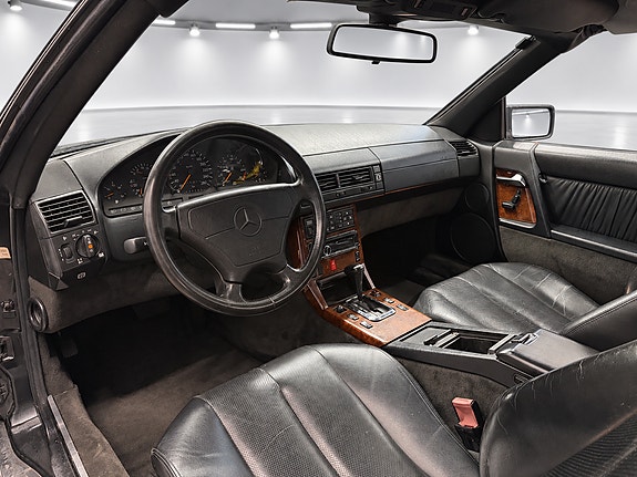 Mercedes-Benz SL280 8 of 9