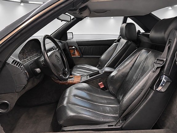 Mercedes-Benz SL280 6 of 9