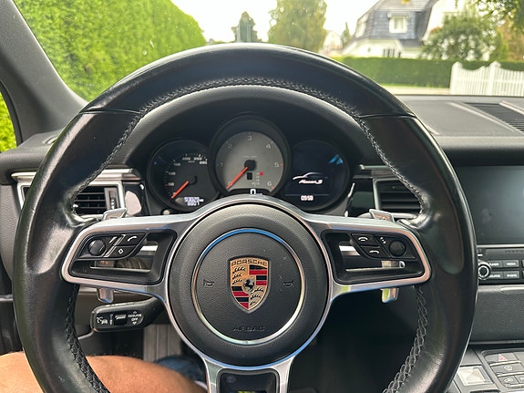 Porsche Macan 17 of 29