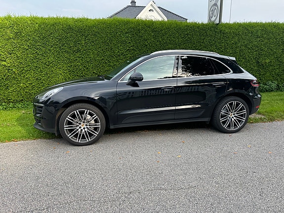 Porsche Macan 4 of 29