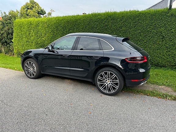 Porsche Macan 7 of 29