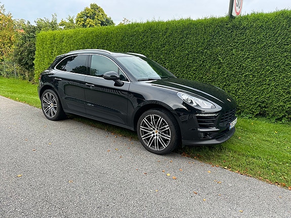 Porsche Macan 12 of 29